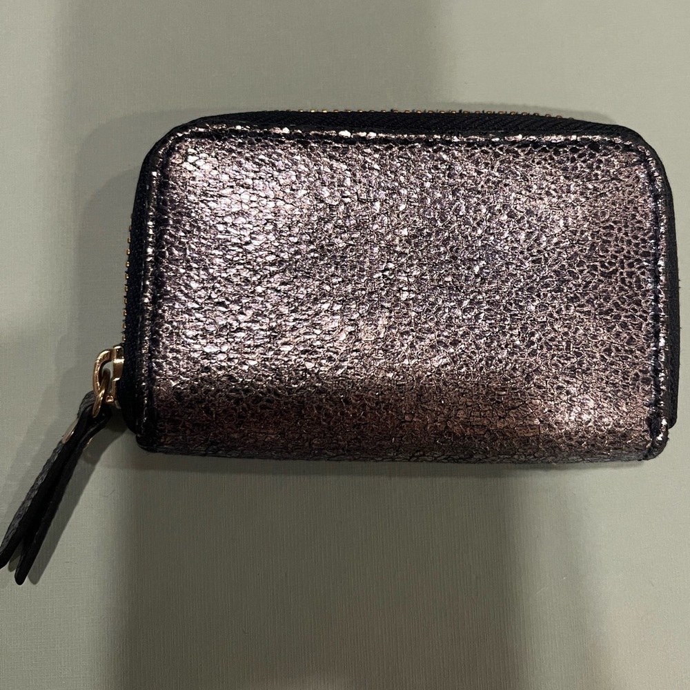 BARNEYS NEW YORK Blue Crinkle Metallic Zip Coin Purse
Style # 505607345